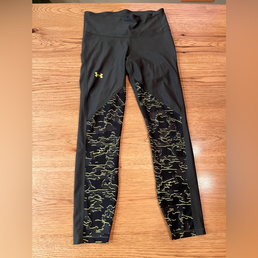 Under Armour Heatgear Green Printed Panel Compression Leggings Size Medium